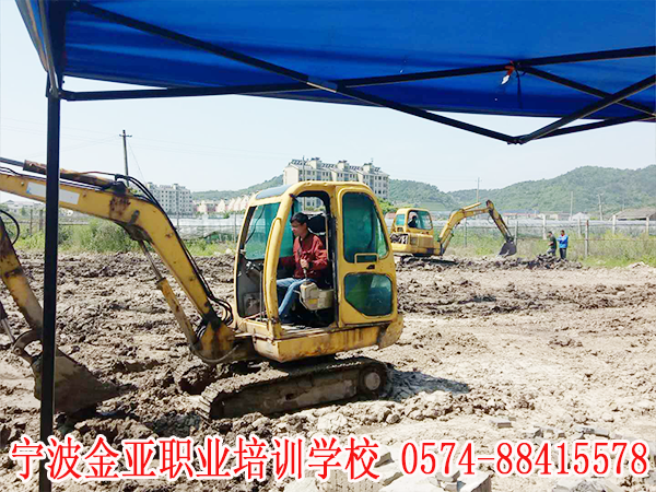 金(jīn)華挖掘機(jī)培訓學校(xiào)